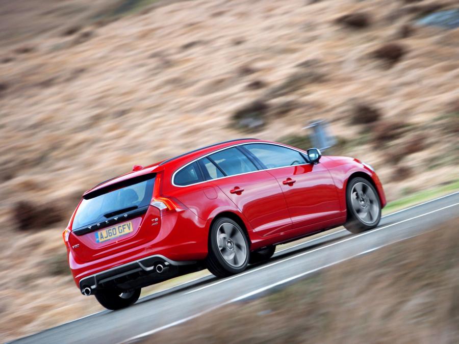 Volvo V60 R-Design 2010 года  (UK) (фото 4 из 15)